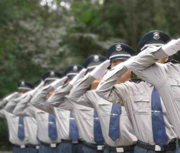 物業(yè)保安是物業(yè)管理中維護(hù)小區(qū)、商業(yè)綜合體、寫(xiě)字樓等場(chǎng)所公共安全和秩序的重要力量